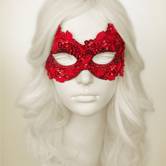 SOLD Venetian Eye Mask - Picture 3 of 6